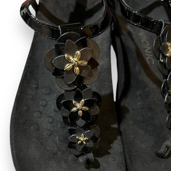 VIONIC T Strap Sandal Black Patent Leather 3D Flower Detail Strap  Size 10 - Picture 5 of 7